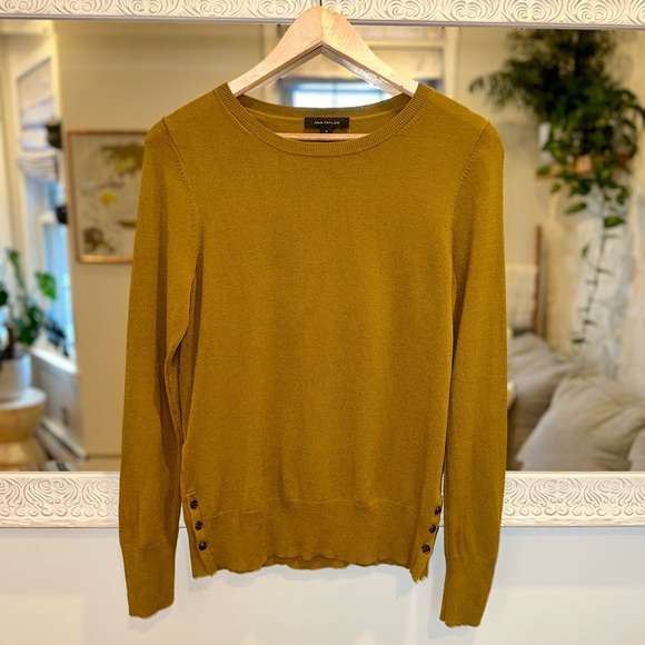 Ann Taylor Sweaters - Ann Taylor Long Sleeve Sweater - Golden Green - M